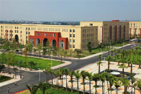 成都文理学院的环境怎么样(四川师范大学文理学院)