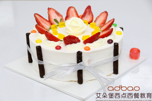想学做{生日蛋糕}就来艾朵堡西点学校