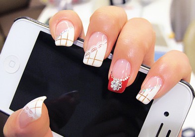 美甲师ella_美甲师收入