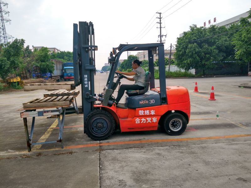 广东樟木头包教包会学叉车东莞考叉车具体位置在哪