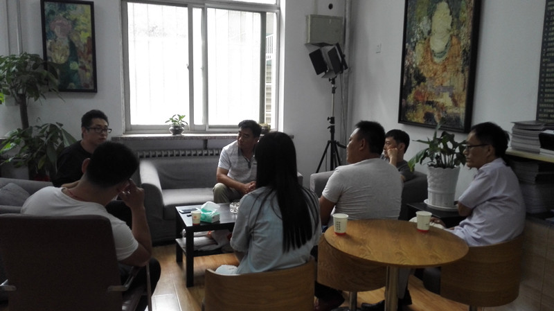 济南第一视觉菏泽郓城一中的家长前来学校咨询