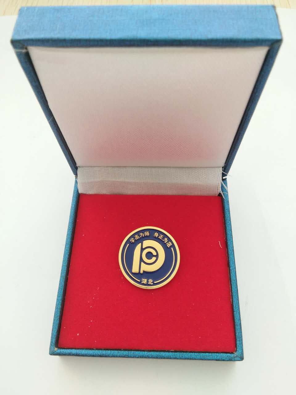 南京八一徽章定做厂家专业定做空军纪念章厂家