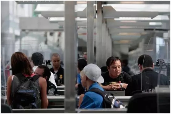 有回美证就能保住绿卡?切记入境时不要随便签