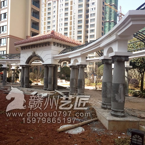 GRC欧式构件 GRC是一种耐碱玻璃纤维与特种低碱高强水泥、砂及多种特种添加剂混合而成的产品,具有低渗透和耐风化等特性。不仅可以应用在工艺复杂的建筑中,而且利用GRC可制作浮雕、窗套、沙雕、门套、罗马柱、花饰等,广泛用于别墅、宾馆、***、园林等场所。过去的欧式艺术构件主要是靠石雕,虽然漂亮耐久,但造价高,施工难,而GRC技术的出现既能完美体现欧陆建筑的艺术特色,又能在造价上降低成本,成为时下欧式建筑最为热门的装饰材料 赣州欧式构件厂,预应力高压楼板、水泥柱水泥艺术高强围栏、罗马柱欧式水泥线条窗套、彩色