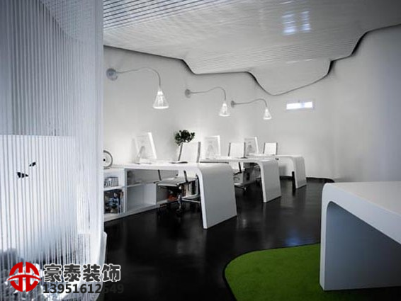 标题：在家办公总不顺？学会这7个办公室风水避坑法则，比请风水师管用！