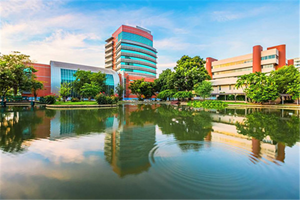 昆明出国留学服务中心,泰国兰实大学是一所什