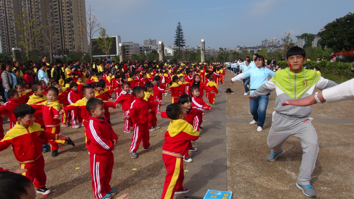 鄱阳湖城幼教兴趣班教导孩子识字阅读