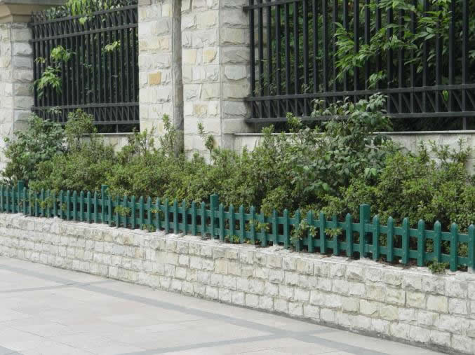惠州哪里有供应绿色环保型草坪护栏?长鸿专业