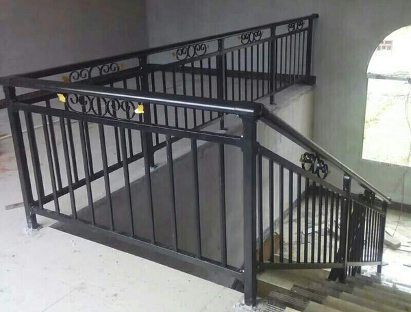 深圳购买耐用锌钢楼梯护栏需要多少钱?长鸿厂