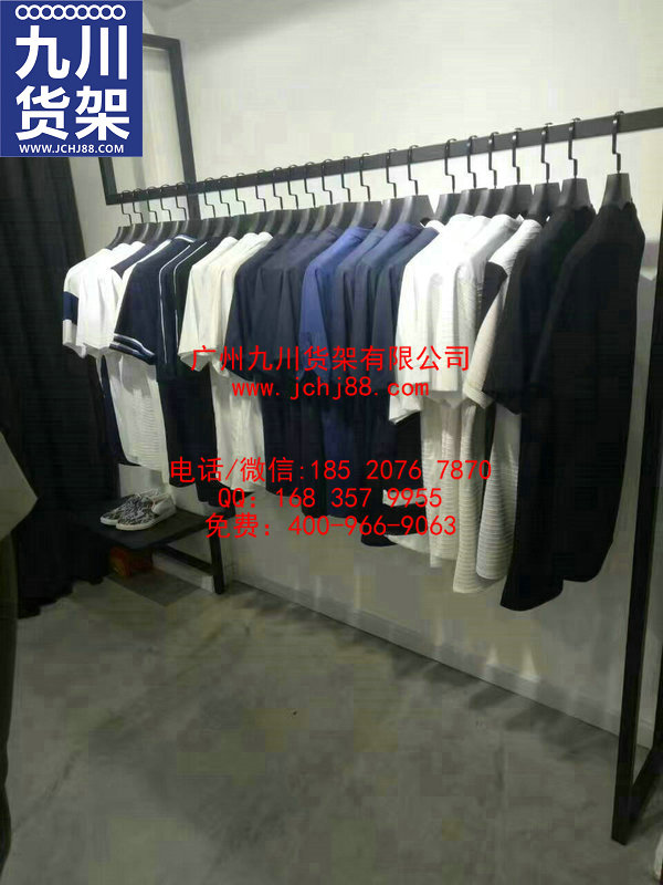 广州服装货架名创优品货架的摆放饰品行业分析