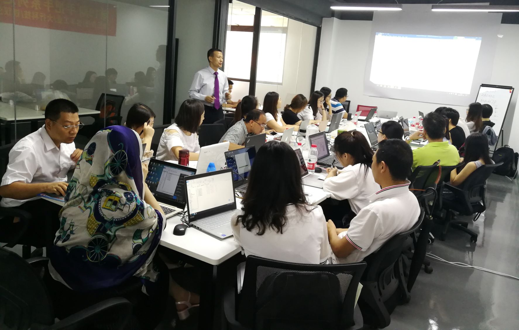 传授薪技术-19期战略薪酬课成功在深圳举办