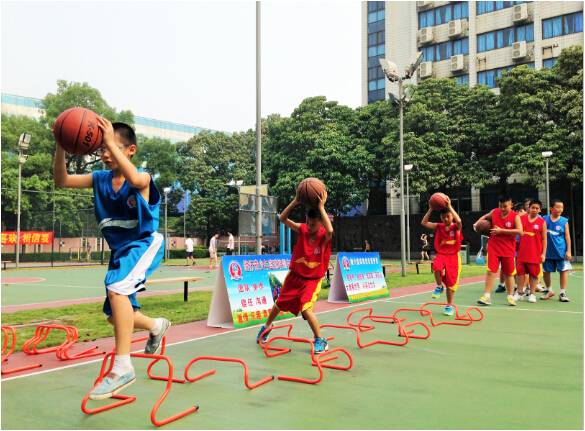 想学习篮球吗,那就找广州体院健于行青少年篮