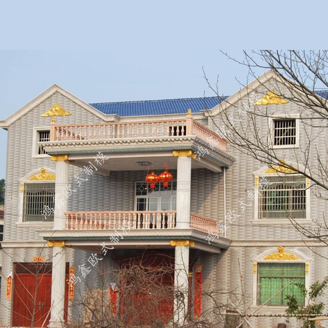 乡村自建别墅_欧式风格别墅外墙构件安装