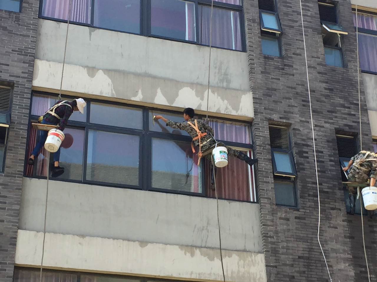 外墙清洗机器人引领新时代