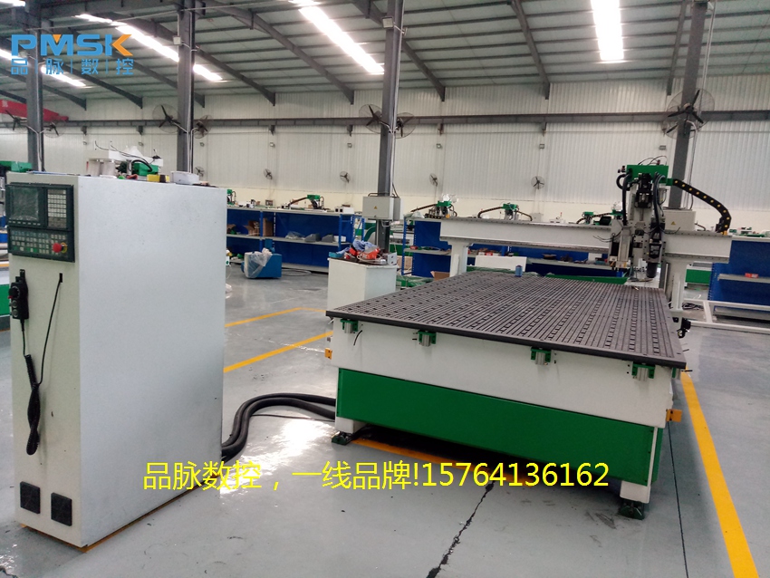 开办定制板式家具小工厂需要什么设备?数控开