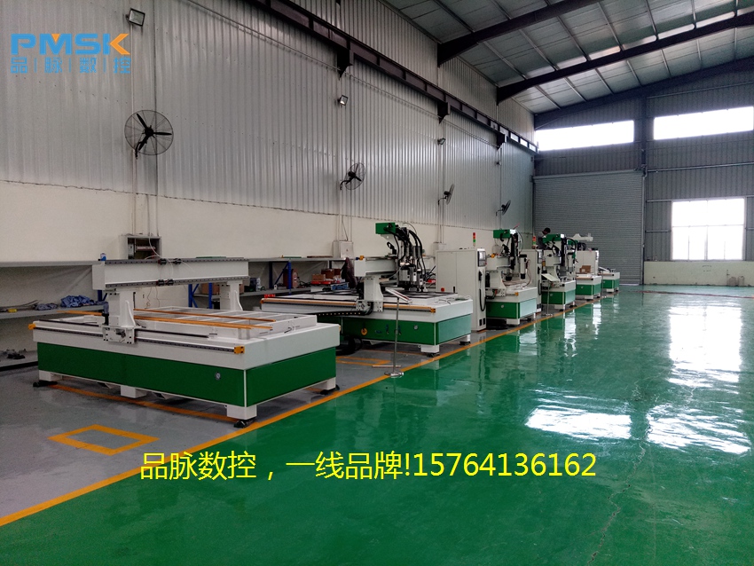 开办定制板式家具小工厂需要什么设备?数控开