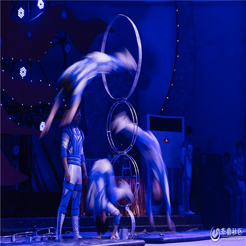 二村 吴桥杂技马戏团的演出内容囊括杂技,魔术,驯兽,狮子舞,气功特技