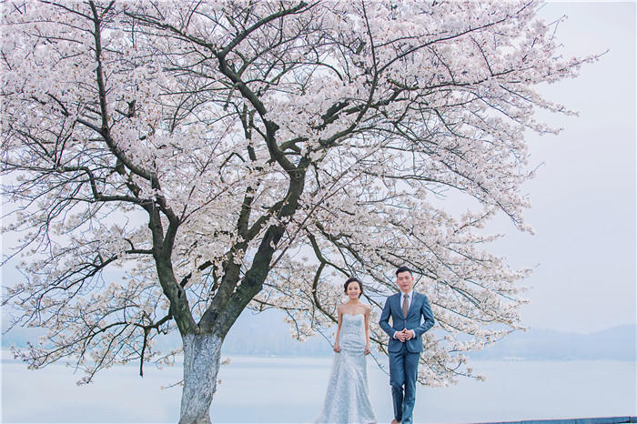 南京婚纱摄影报价 南京 拍结婚照多少钱 南京婚