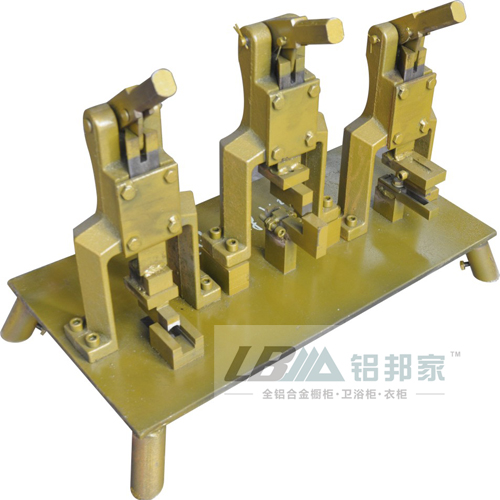 加工铝合金家具需要什么设备及晶钢门设备 机