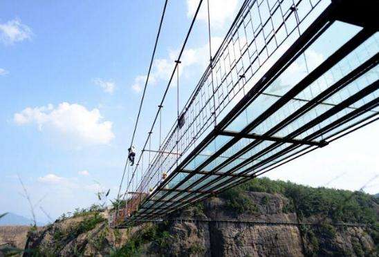 玻璃栈道施工选乾通玻璃吊桥安装维修