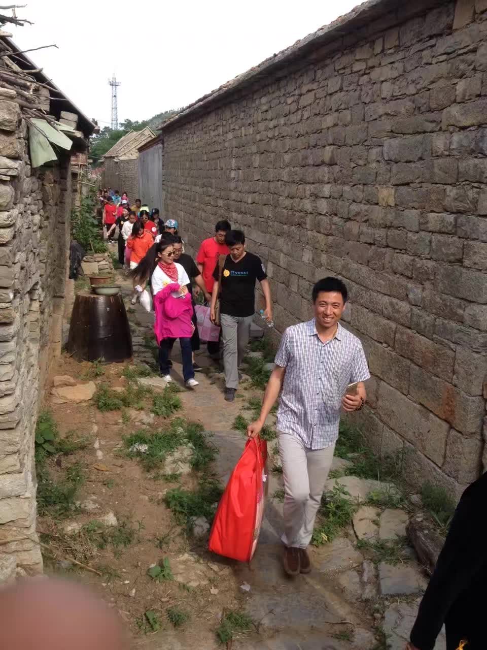 关爱空巢老人--泥工坊总经理应邀邵平和众艺术