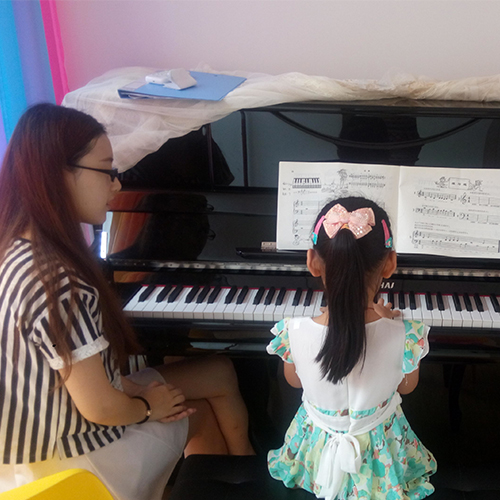 什么是高音谱号、什么是低音谱号?中央C记录在乐谱的什么地方?什