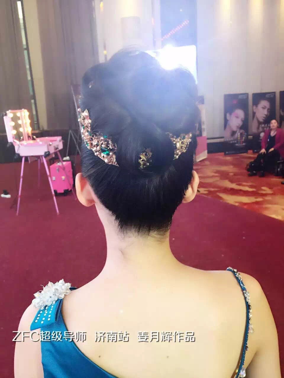 胶南图兰朵化妆美甲培训排名最前,精湛的教学