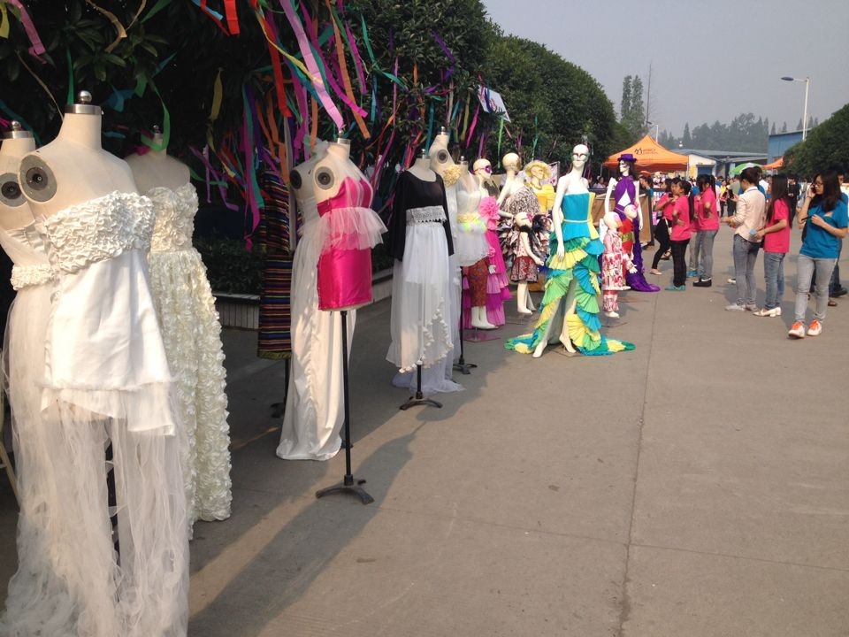 初中毕业女生学服装设计合适吗