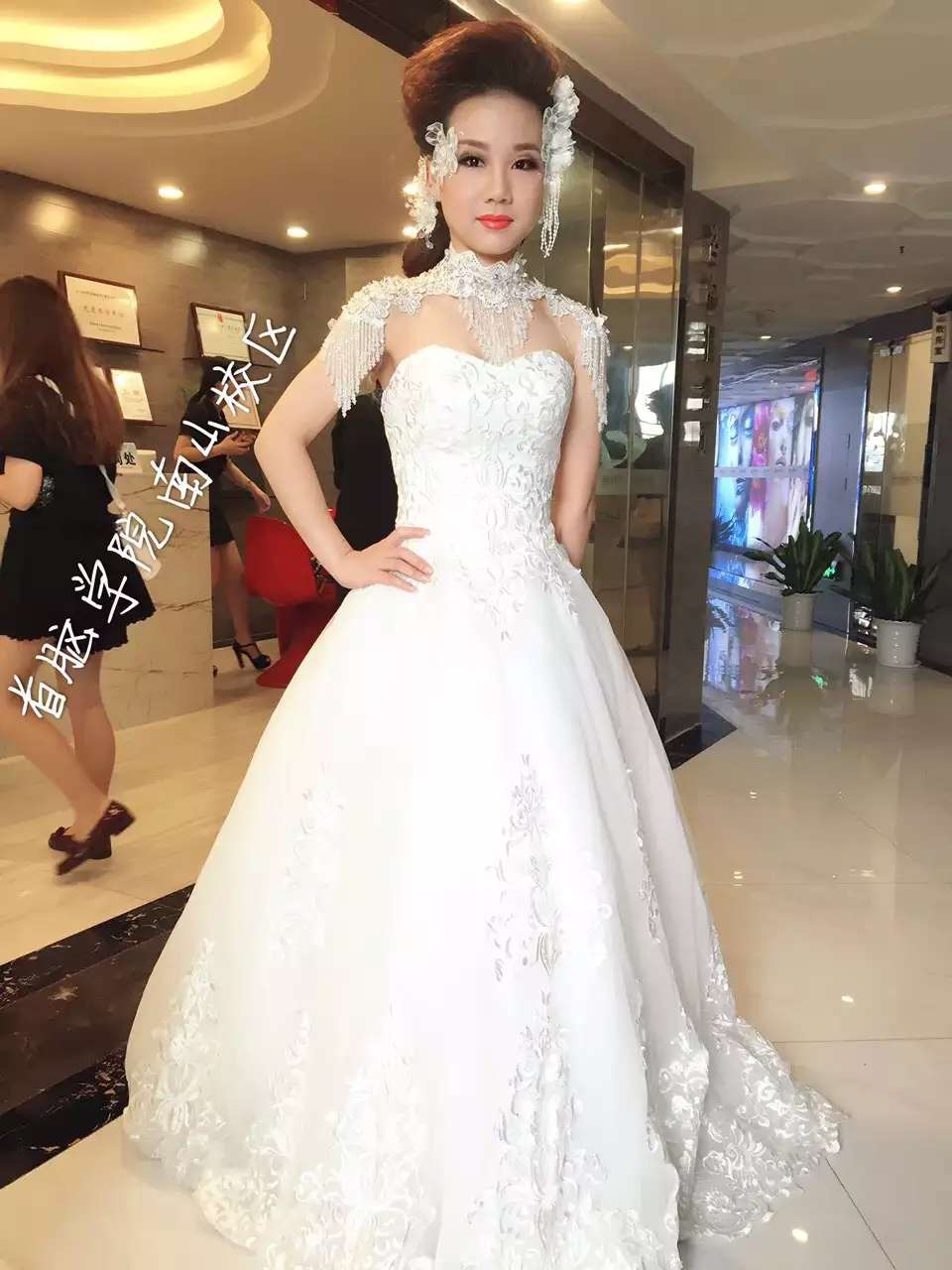 暑假学化妆和扎头发 - 播视网