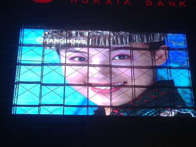 LED单元板出现整片屏幕不亮、暗亮的原因是什