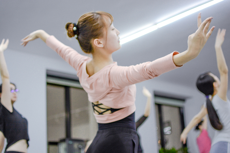 深圳成人民族舞教师培训班一节课多少钱?