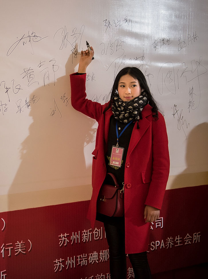 苏州化妆美甲美容培训学校哪家还教基本礼仪的