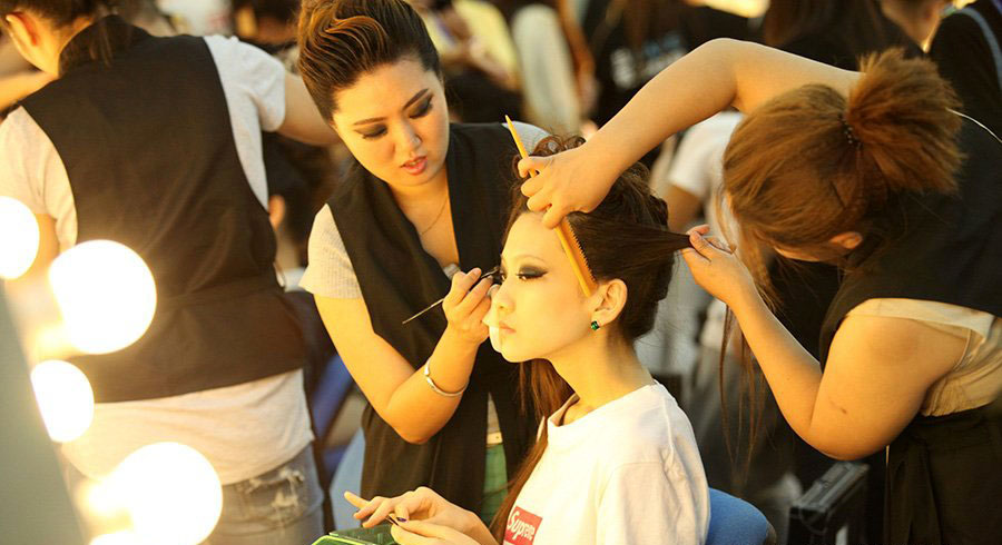 深圳哪里有专门学化妆的学校?深圳新时代化妆学校