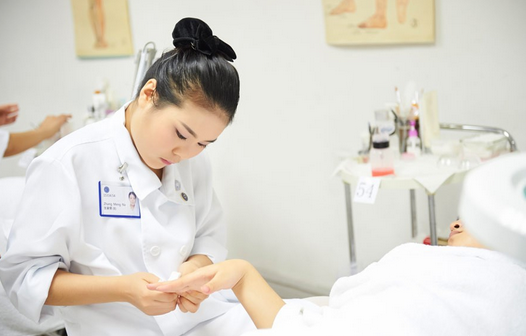 佛山学美容哪里好?新时代美容学校好吗? - 深圳