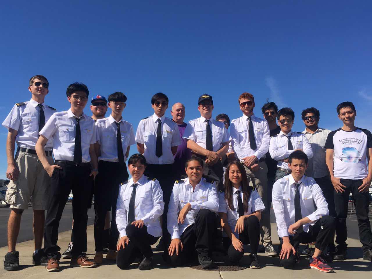 想报考飞行员担心学历不够?其实要求并不高