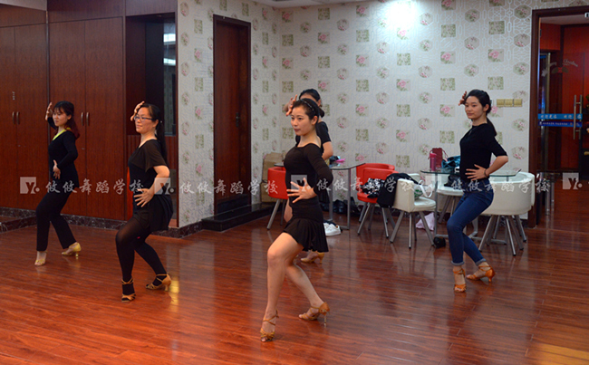 龙华哪有学拉丁舞私教一对一教学的? - 教育培