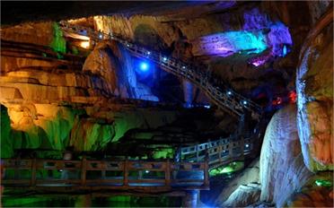 公司组织旅游就来云南九乡,知名景点玩乐不停