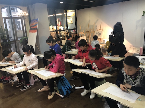 其实,那是我们太功利了,把绘画当成了工具,把艺术表现当成了"自来水