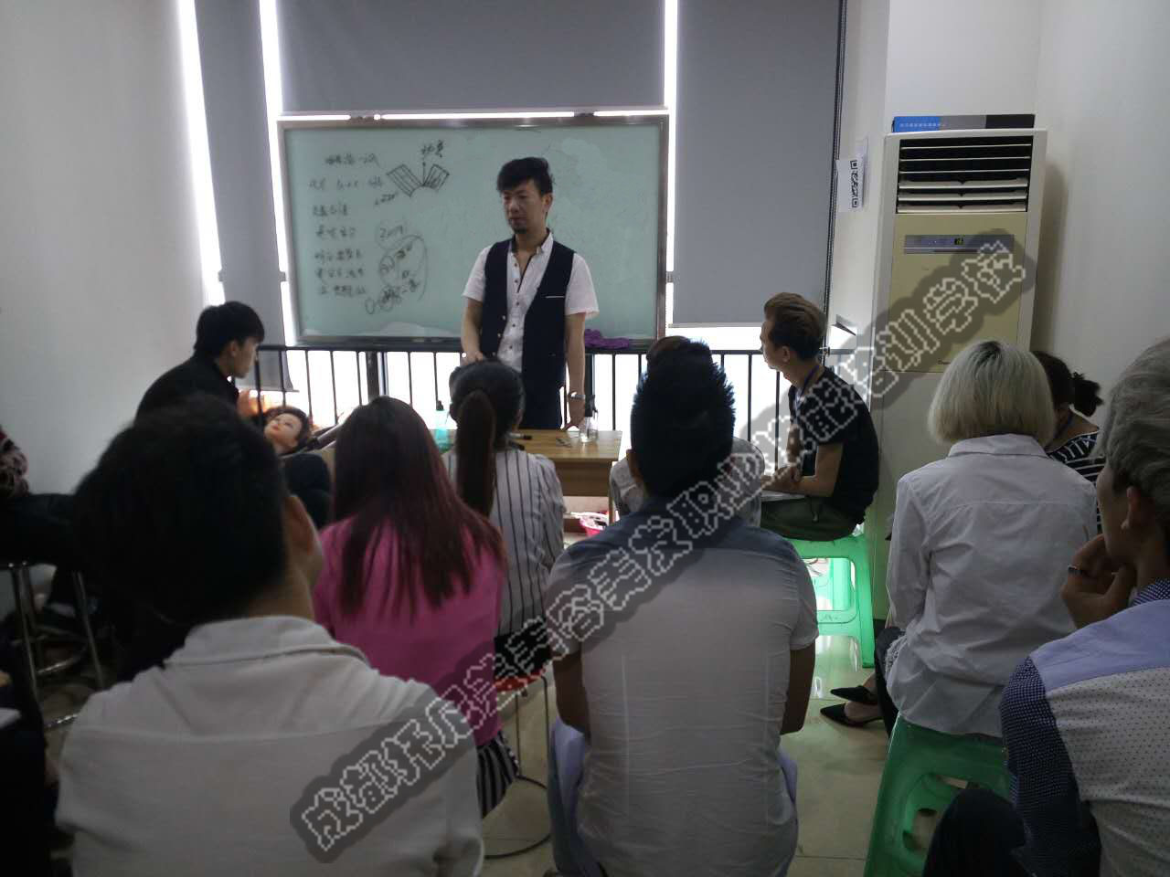 美发学全套多少钱 成都托尼盖5VS美发全科班