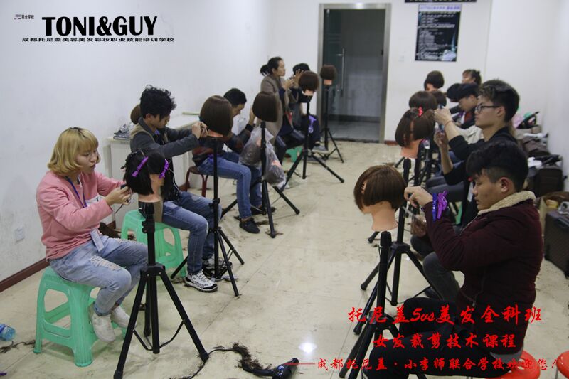 成都龙泉驿区美发学习基地 理论加真人实操的