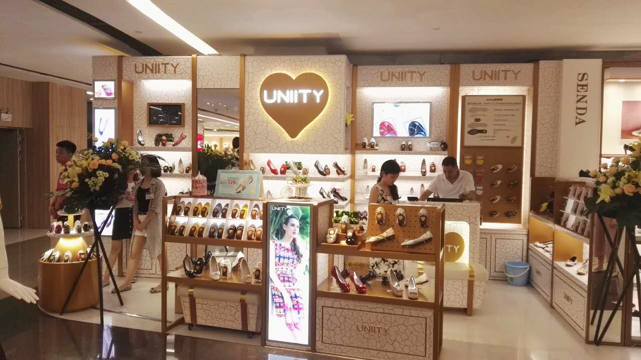 深圳专业品牌女鞋,认准优妮蒂心卷鞋!