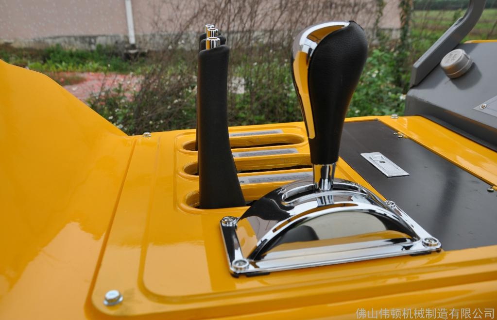 直流电动机换向器的作用是a改变线圈的转动方向_电动扫地车主刷转动方向_电机转动方向判断