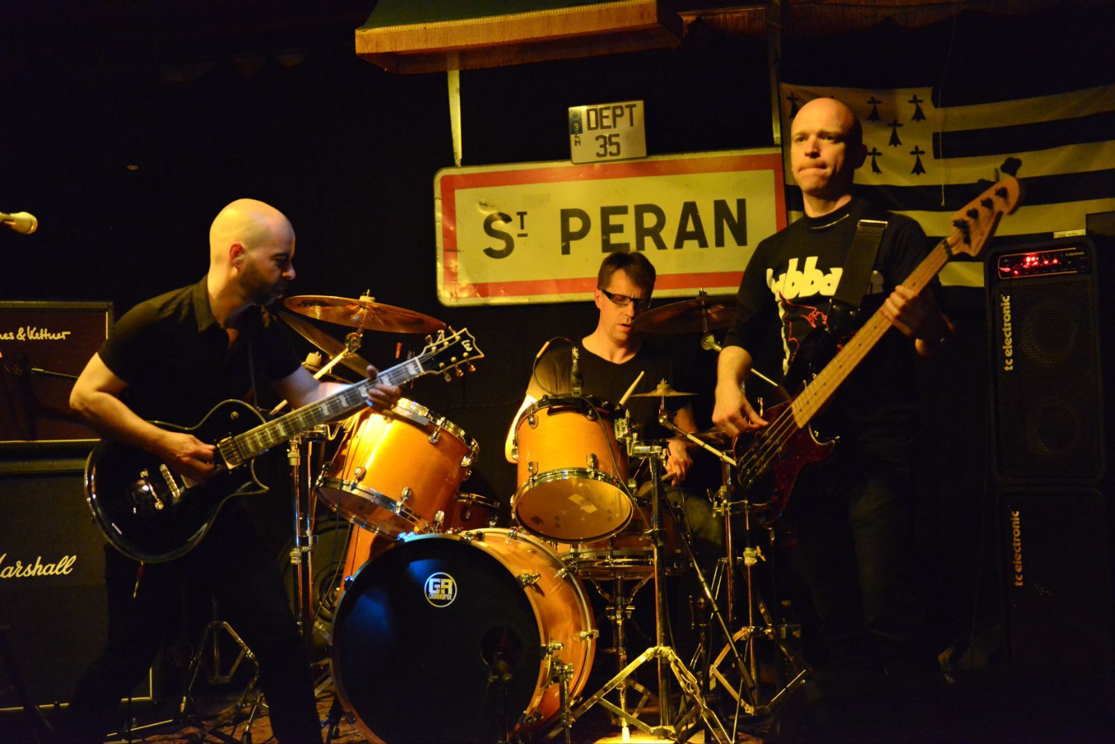 西安文景路寒假班报名优惠中成人学钢琴架子鼓