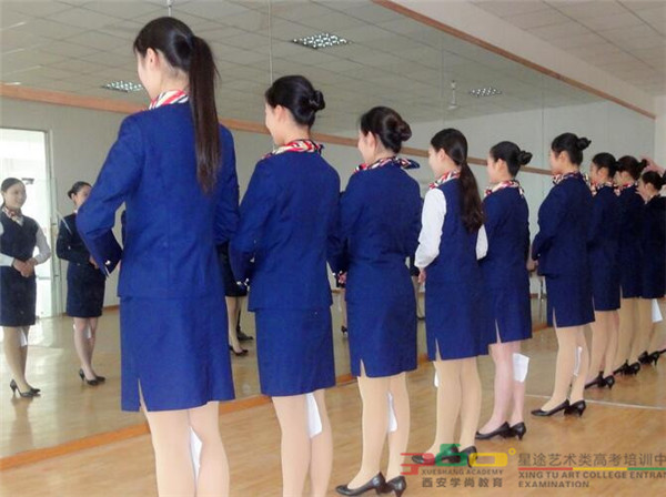 西安空乘培训学校之空姐空少们的走姿、坐姿、