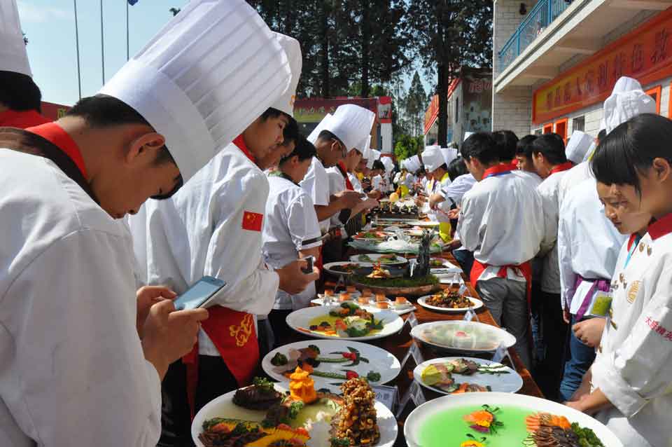 在云南学厨师毕业后工作好找吗?做什么工作好