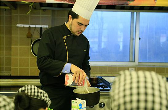 成都学西点的学校?选成都新东方西点学校