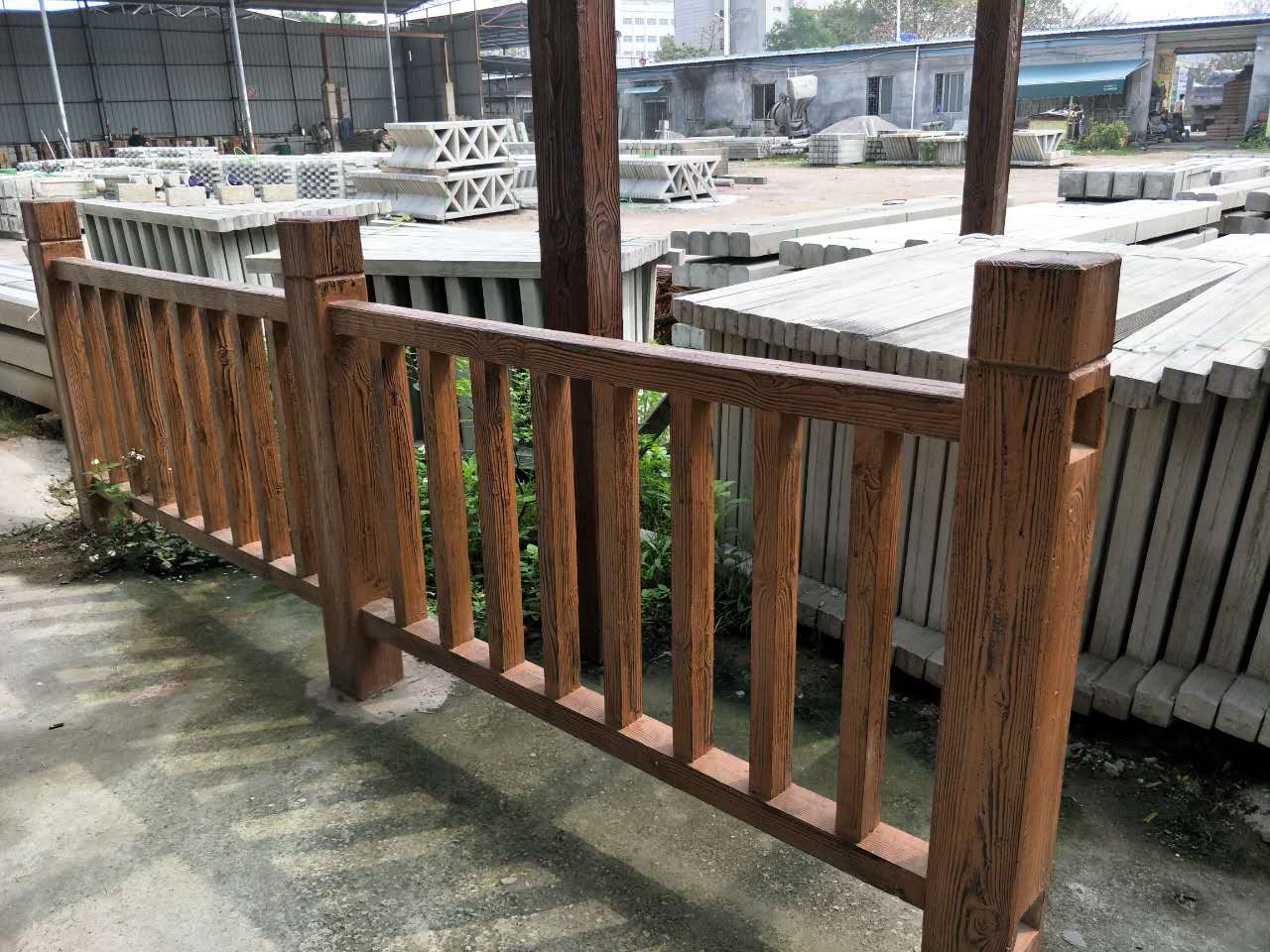 东莞100米仿木栏杆定制|产量诚可贵|质量价更高