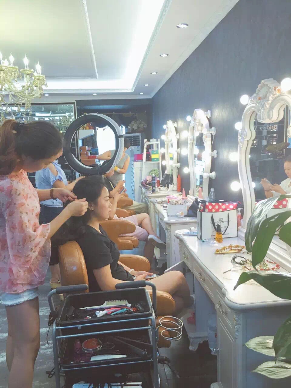 西安哪家的化妆学校口碑好? - 老友网