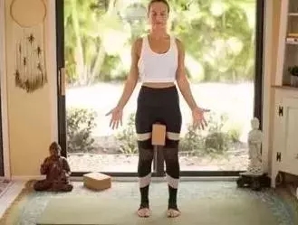 郑州瑜伽培训机构-瑜伽热身体式山式动作讲解