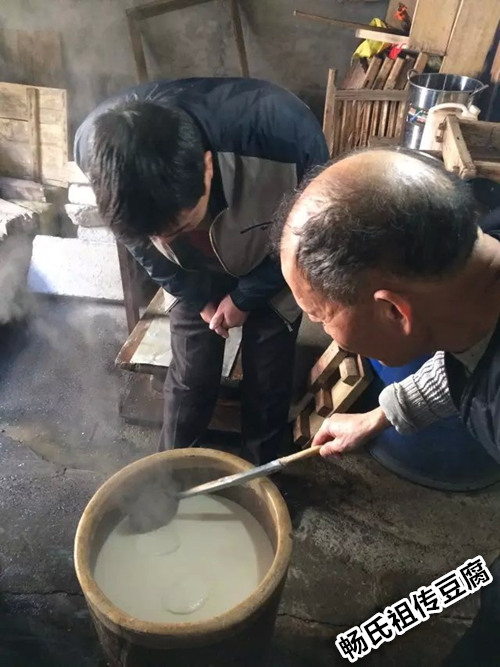 有谁学过做豆腐的哪里有教做的卤水豆腐老豆腐的技术培训